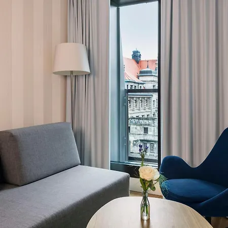 Nh Zentrum Hotell 4*